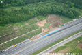 平成22年5月23日　三重県亀山市　東名阪道の土砂崩れ　斜め写真  三重県亀山市 B