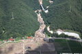 上川西地区２：写真中央上側の庄原ダム工事現場で作業員13名が孤立しヘリで救出された。