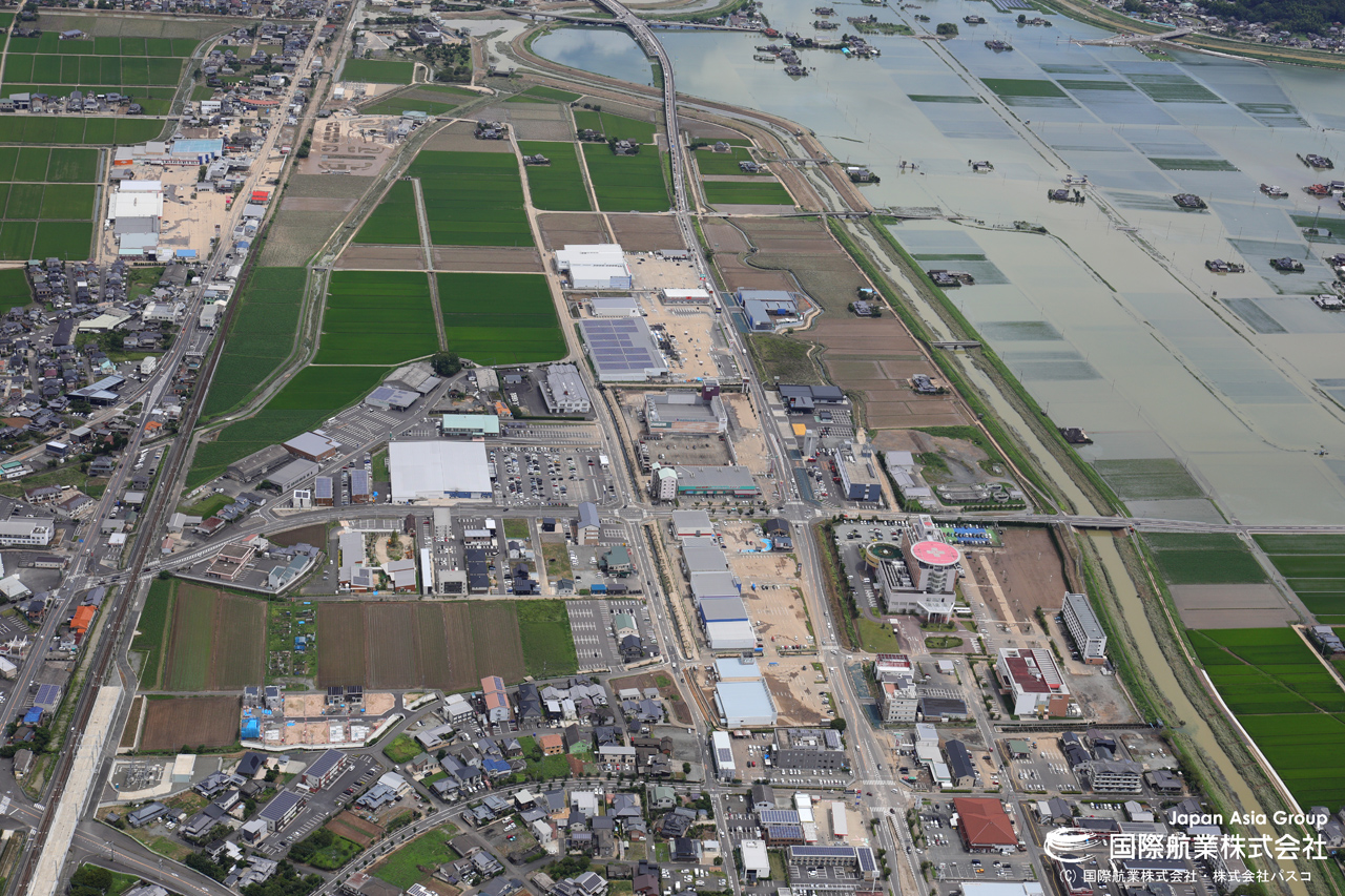 佐賀県武雄市内を流れる六角川の河川氾濫状況
