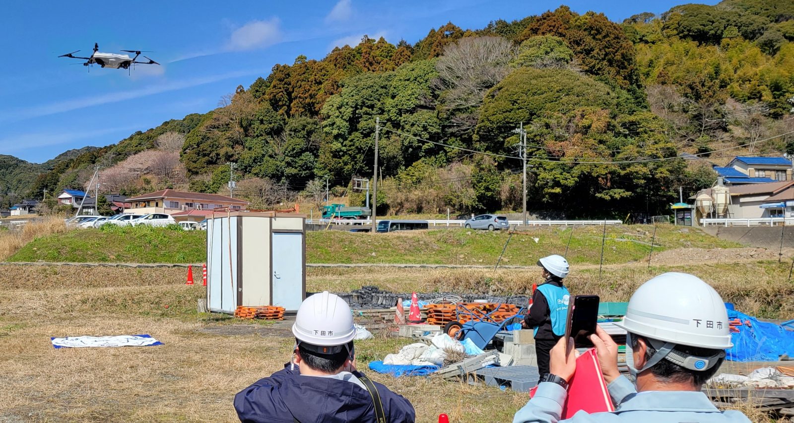 ドローンを活用した物資輸送の試験飛行　離陸の様子