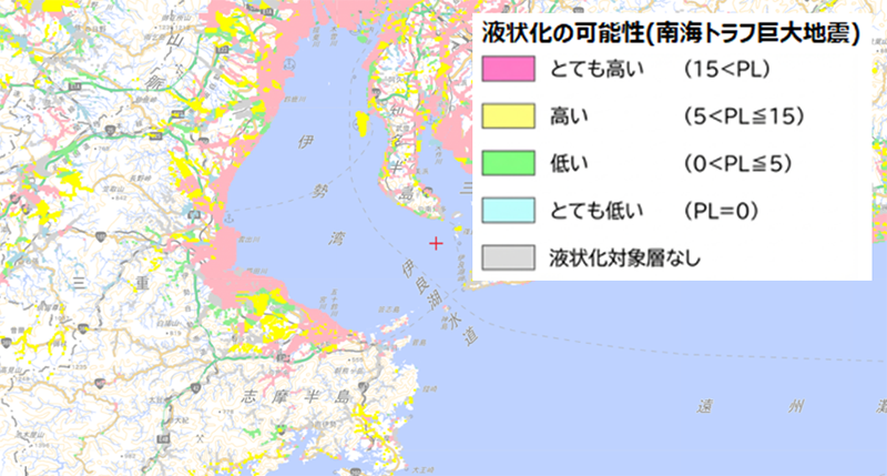 南海トラフ巨大地震による液状化の可能性を示すハザードマップ。伊勢湾周辺、志摩半島、知多半島を含む地図上で、特に湾岸沿いや河川周辺がピンク色の「可能性がとても高い（15＜PL）」、黄色で「高い」と色分けされています。凡例には可能性の高さが4段階と対象外の5項目で示され、内陸部に比べ沿岸部の地盤が液状化のリスクを強く抱えていることが視覚的に表現されています。