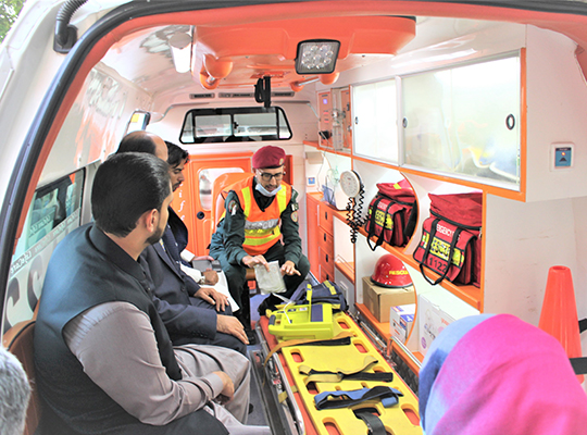 防災人材育成計画プロジェクト_防災研修での実車による救命訓練