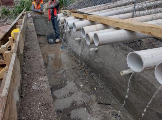 首都圏斜面災害対策管理プロジェクト_地すべり活動を抑えるための地下水排除の工事