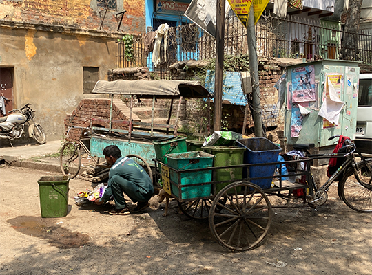 インド国ヴァラナシ市衛生改善プロジェクト_ごみ収集作業の様子